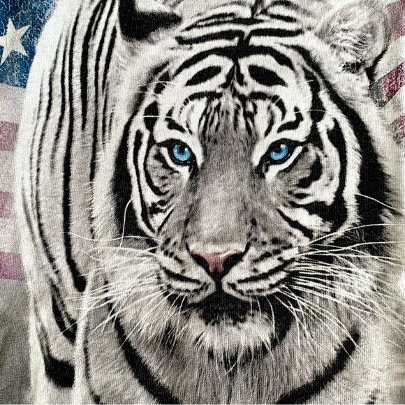 MOVING SALE❗️🆕 White tiger vintage wash tee - Picture 2 of 5